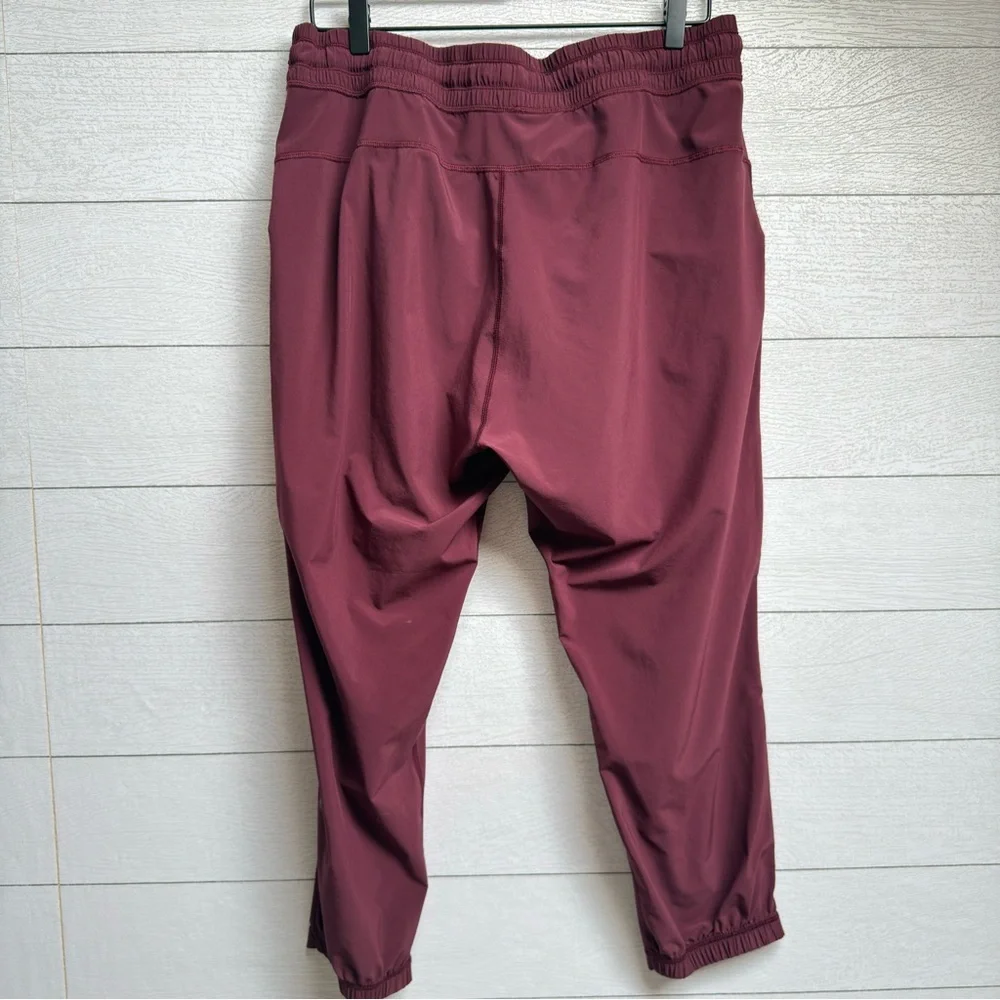 Lululemon Burgundy Wine Light Weight Tapered Jogger Pants Size M /Size 10